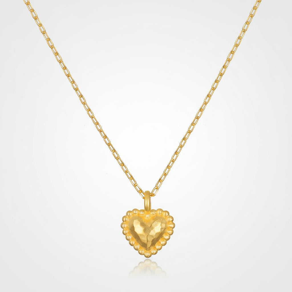 Collar de oro con colgante de corazón martillado
