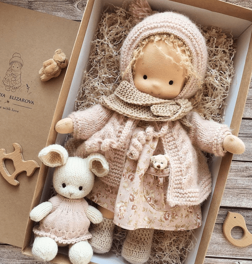 Muñeca artesanal de tela suave - Juguete creativo para niños
