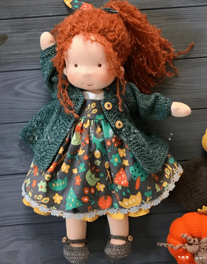 Muñeca artesanal de tela suave - Juguete creativo para niños