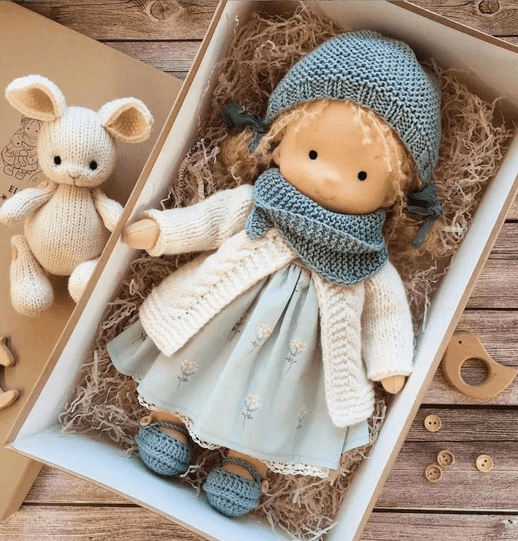 Muñeca artesanal de tela suave - Juguete creativo para niños