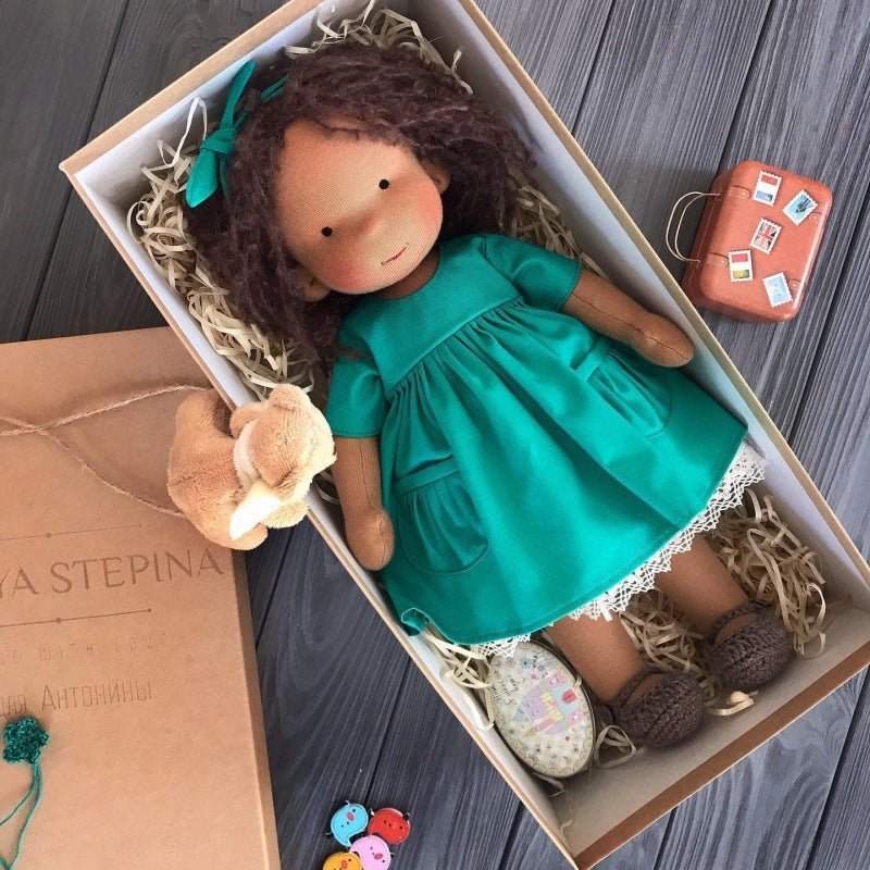 Muñeca artesanal de tela suave - Juguete creativo para niños