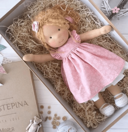 Muñeca artesanal de tela suave - Juguete creativo para niños