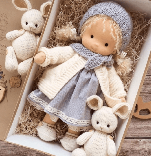 Muñeca artesanal de tela suave - Juguete creativo para niños