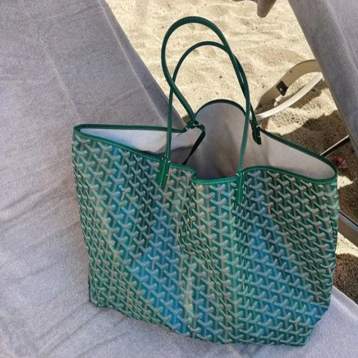 Bolso Elegante de Mujer - Grande y Versátil