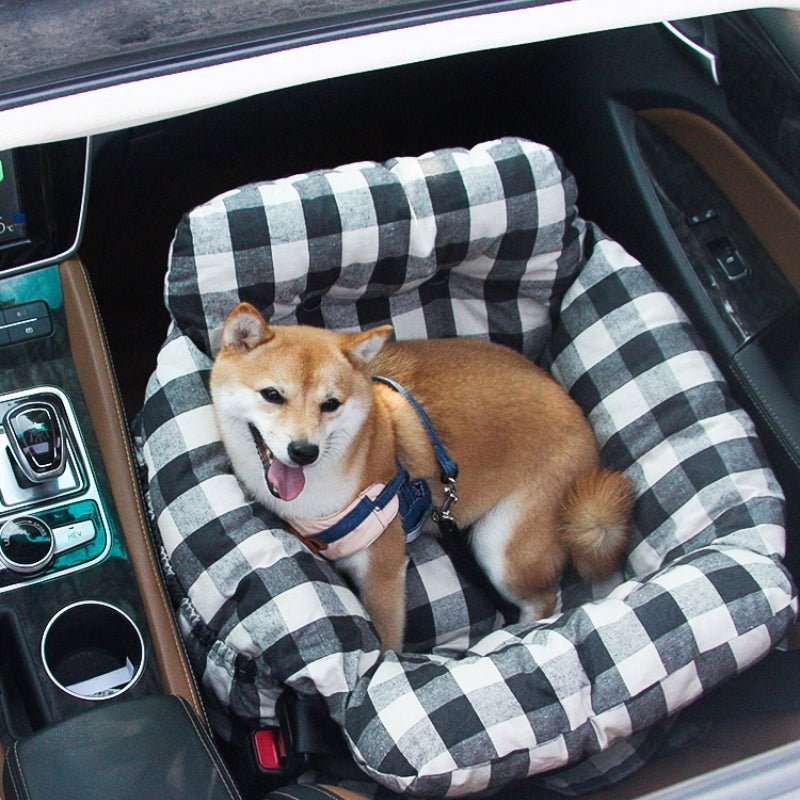 Asiento de coche portátil para mascotas estilo cojín de refuerzo — Asiento de coche para perro