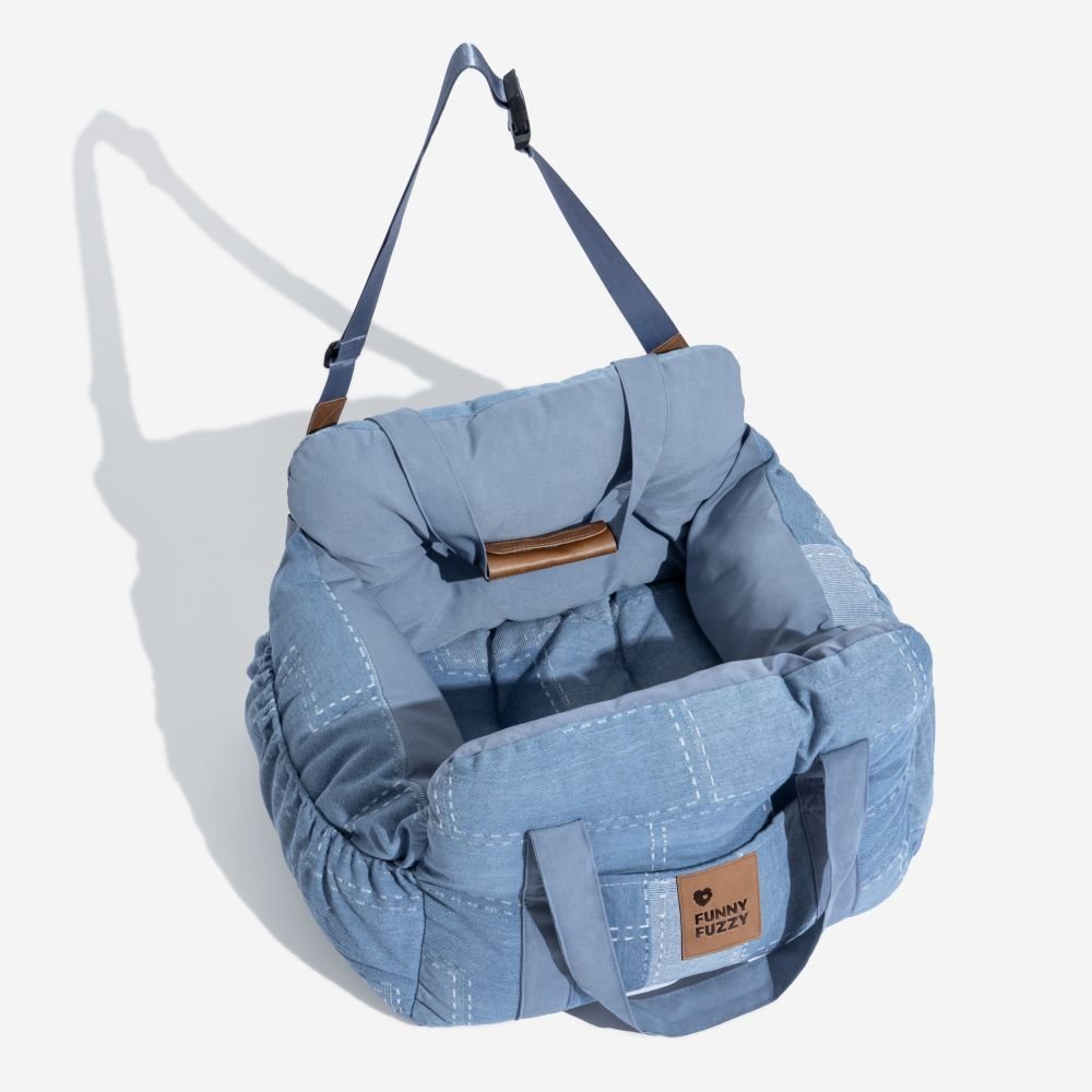 Asiento de coche portátil para mascotas estilo cojín de refuerzo — Asiento de coche para perro
